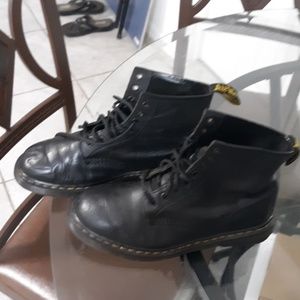 Black Dr.Martens boots unisex